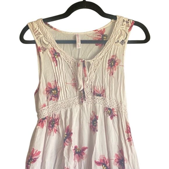 Xhilaration Cream/Pink Floral Mini Dress. Size Medium. - Picture 2 of 8